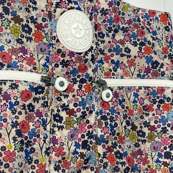 large flowered kipling bag, the bag has many compartments - Picture 4 of 11